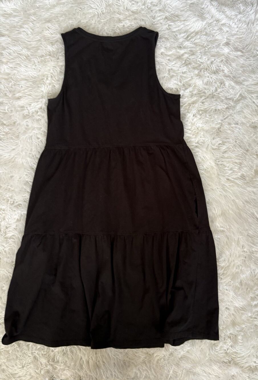 Frye Women’s M Black Sleeveless Tiered Knit Dress. Pretty, Classic, Comfortable